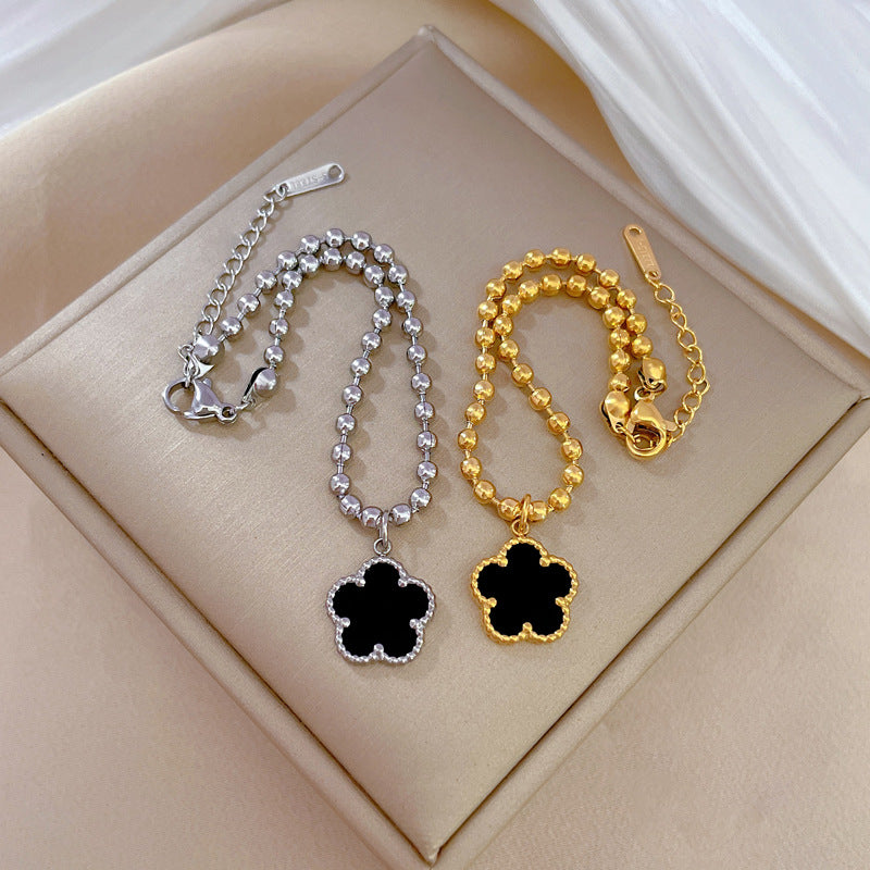 Pulsera de mano ondulada con cuentas de trébol para mujer de acero titanio chapado en oro vintage minimalista