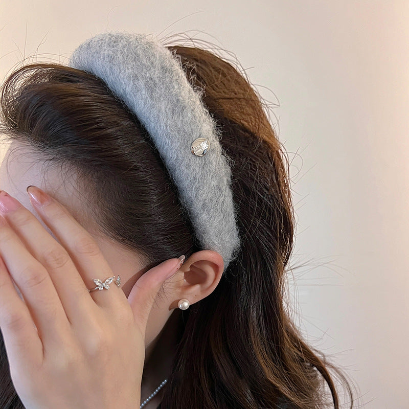 Diadema de letras de terciopelo para mujer con acabado artesanal, accesorio para el cabello moderno y versátil para otoño e invierno