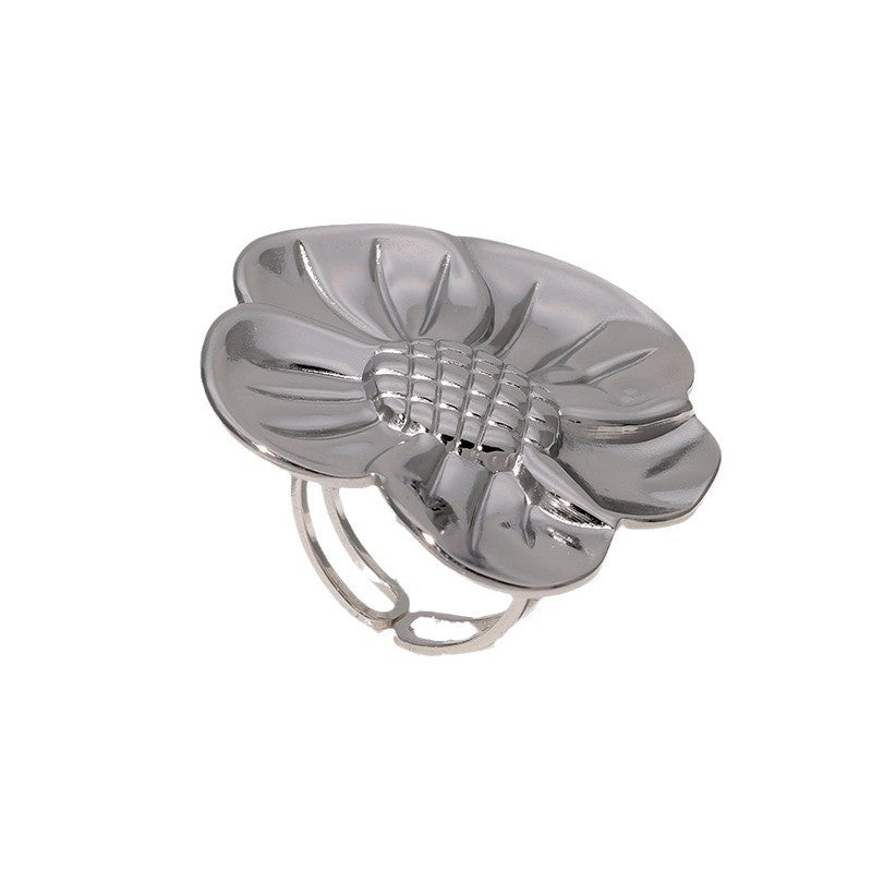 Elegant Vintage-Inspired Floral Statement Index Finger Ring in Gold-Plated Stainless Steel for Women
