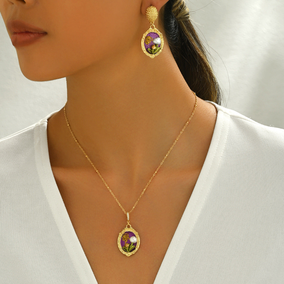 Baroque Style Floral Pendant Necklace and Earrings Set for Women with Enamel Finish Zinc Alloy Minimalist Collar Chain