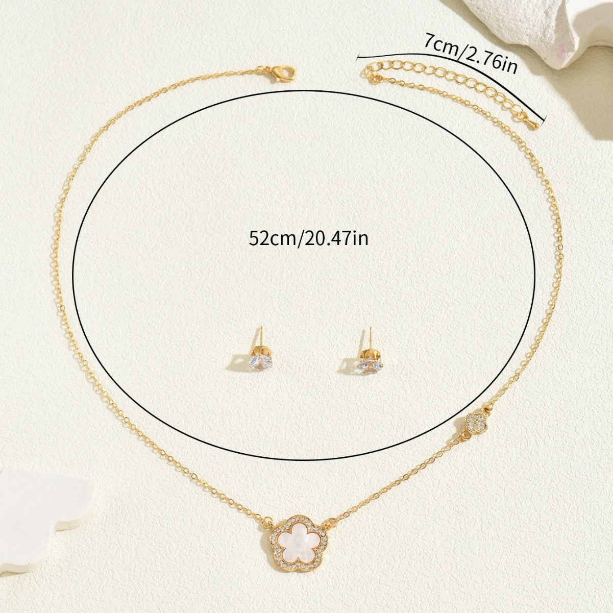 Set di collana e orecchini minimalisti a fior di pruno in lega con intarsi di strass da donna
