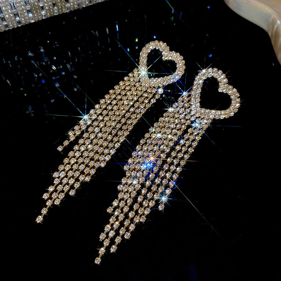 Orecchini a perno da donna in argento sterling con zirconi a forma di cuore e frange pendenti, dal design minimalista