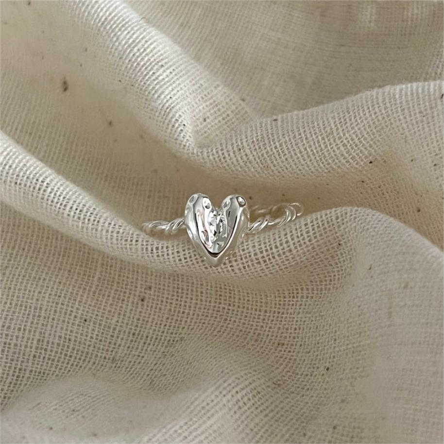 Anillo de plata de ley 925 con corazón irregular geométrico y minimalista para mujer