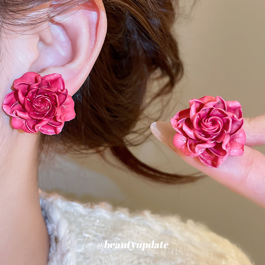 Pendientes de tachuela de flor de resina, minimalistas y elegantes, para mujer con postes de acero inoxidable, ligeros, de lujo, para uso diario