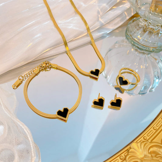 Collana Girocollo Minimalista in Acciaio al Titanio con Cuore Geometrico Unisex