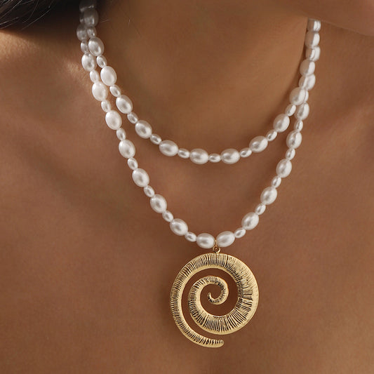 French Vintage Style Geometric Pendant Necklace with Alloy Base and Simulated Pearls Plated Finish Elegant Clavicle Chain for Women
