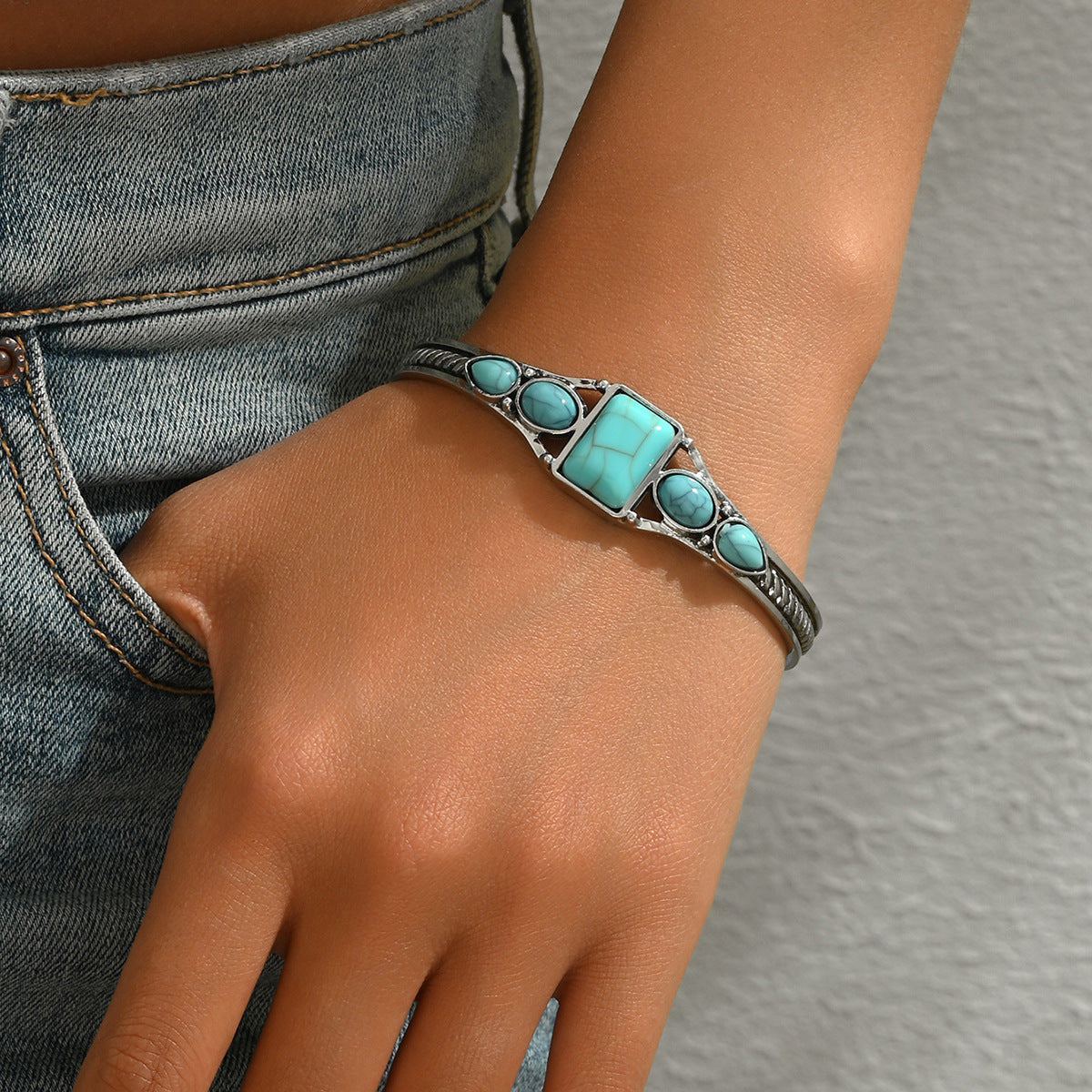Pulsera de turquesa con incrustaciones geométricas vintage para mujer, brazalete ajustable con patrones circulares y de anillos