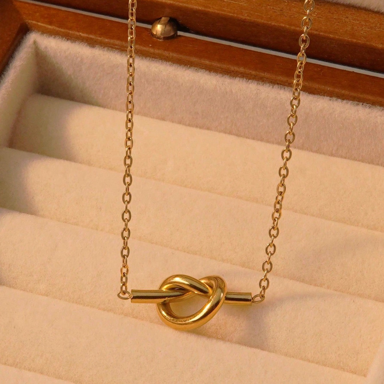 Collana da Donna Placcata con Nodo a Cuore in Acciaio Inossidabile Minimalista