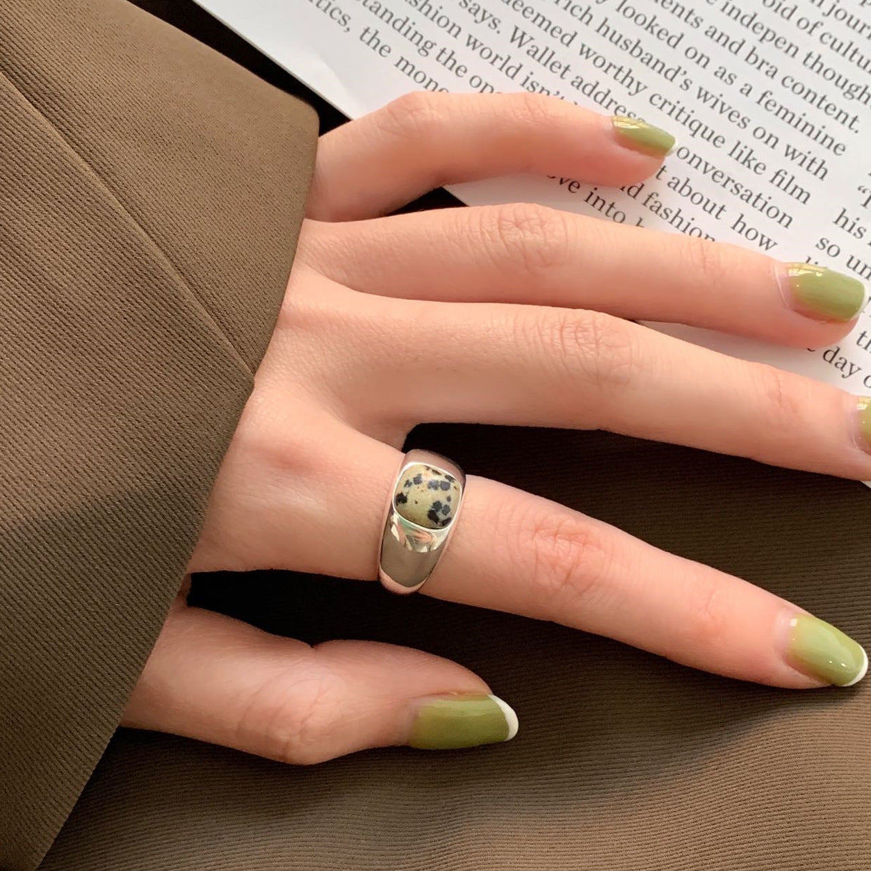 Anillo Minimalista de Plata de Ley 925 con Diseño de Corazón y Facetas Geométricas Biseladas para Mujer