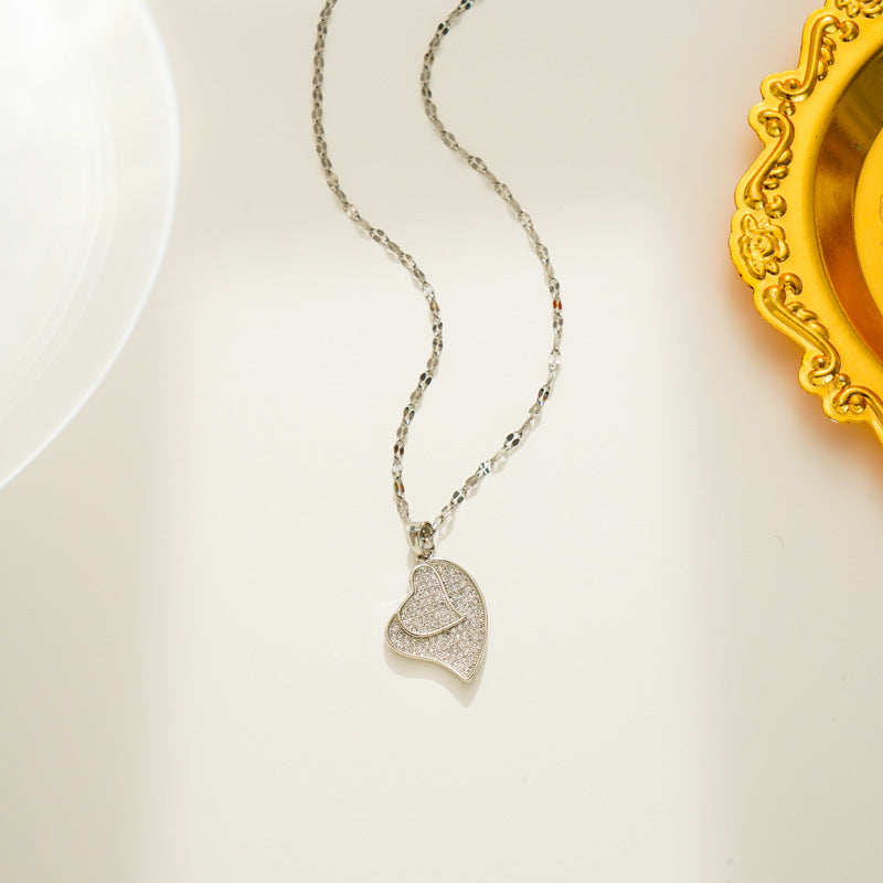 Collar Minimalista de Acero de Titanio con Forma de Corazón, Colgante de Circonitas Microengastadas y Baño de Oro de 18K para Mujer