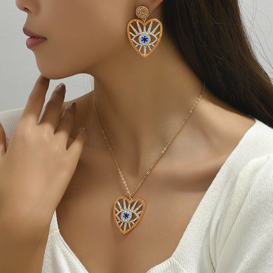 Fashionable Heart-Shaped Rhinestone-Set Alloy Necklace and Earrings Set for Women with Delicate Clavicle Chain