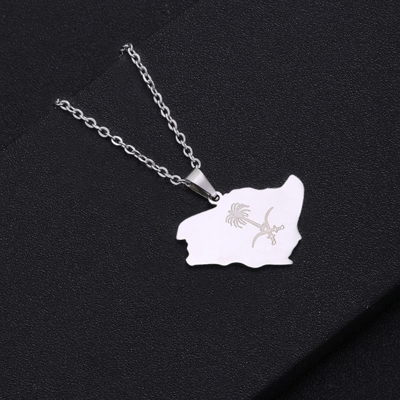 Collana Etnica Geometrica con Ciondolo in Acciaio Inossidabile, Charms in Acciaio al Titanio e Finitura Galvanica su Catena a Maglie O-Ring