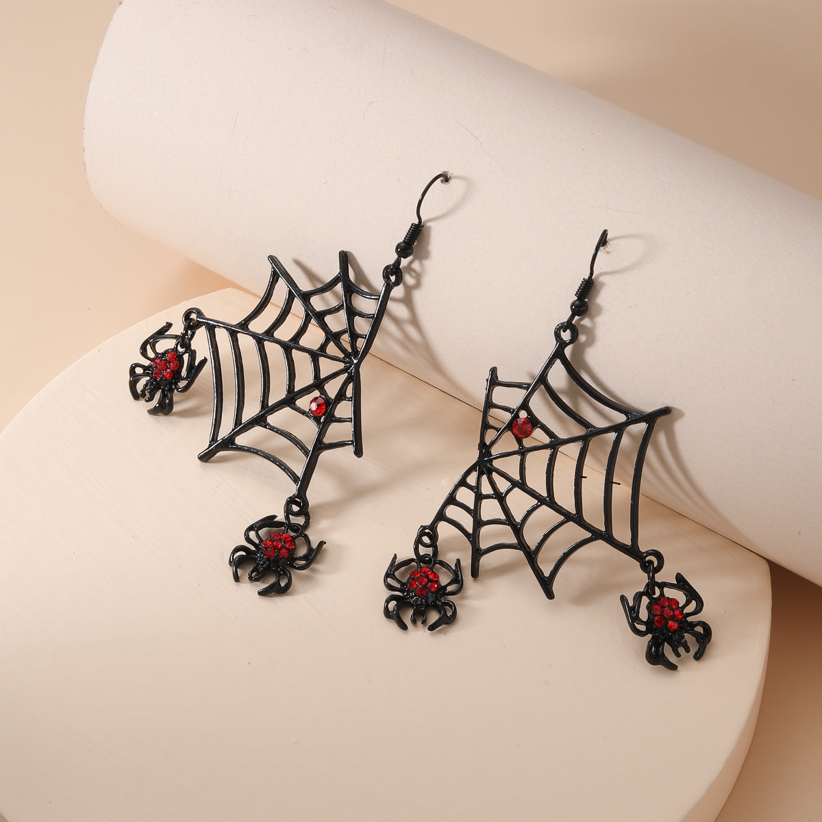 Orecchini da donna stile Punk con ragnatela geometrica, intarsio di strass e base in lega di zinco placcata in finitura oro 14K