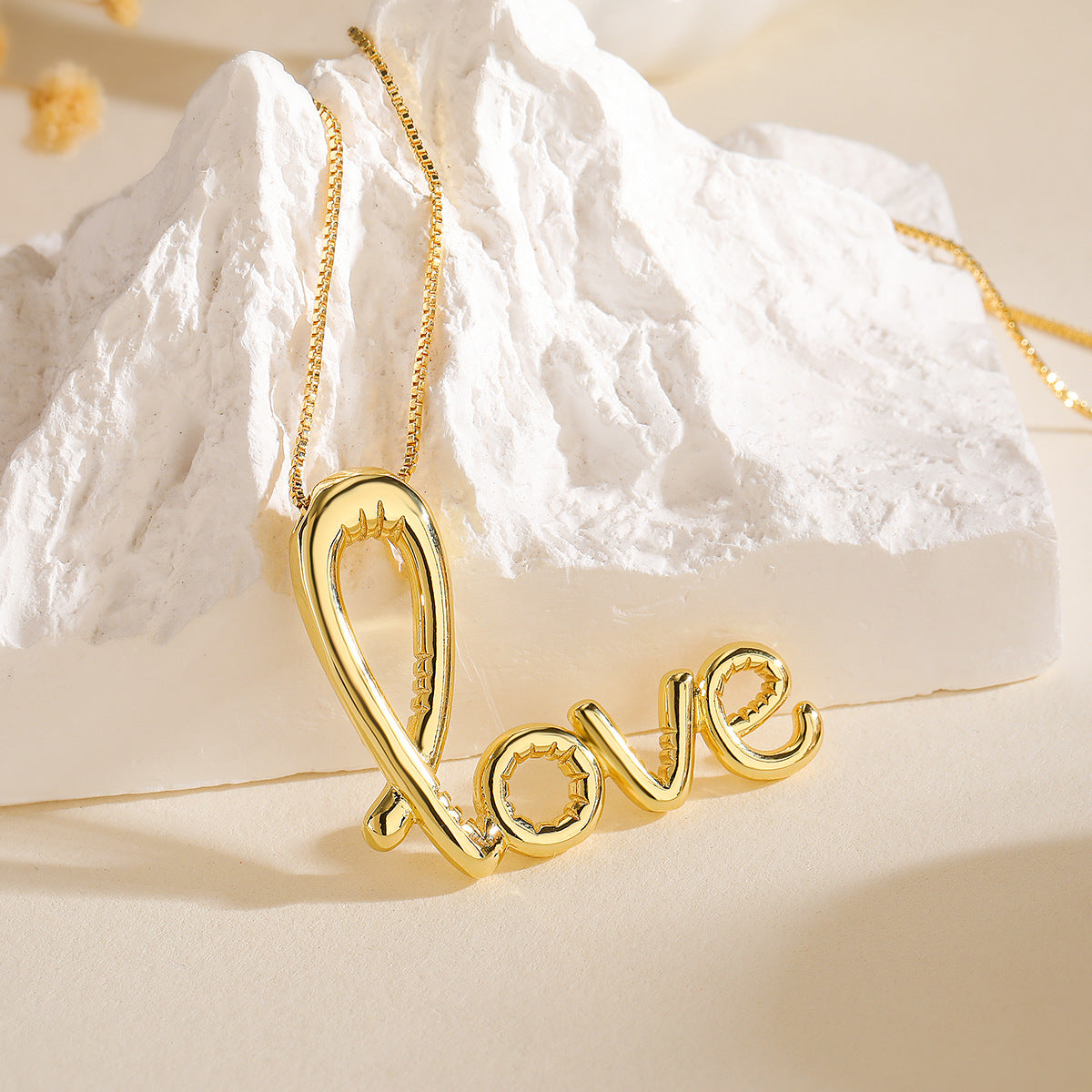 Ciondolo minimalista a forma di cuore in rame placcato oro 18K con zirconi per donna — Elegante catena per clavicola