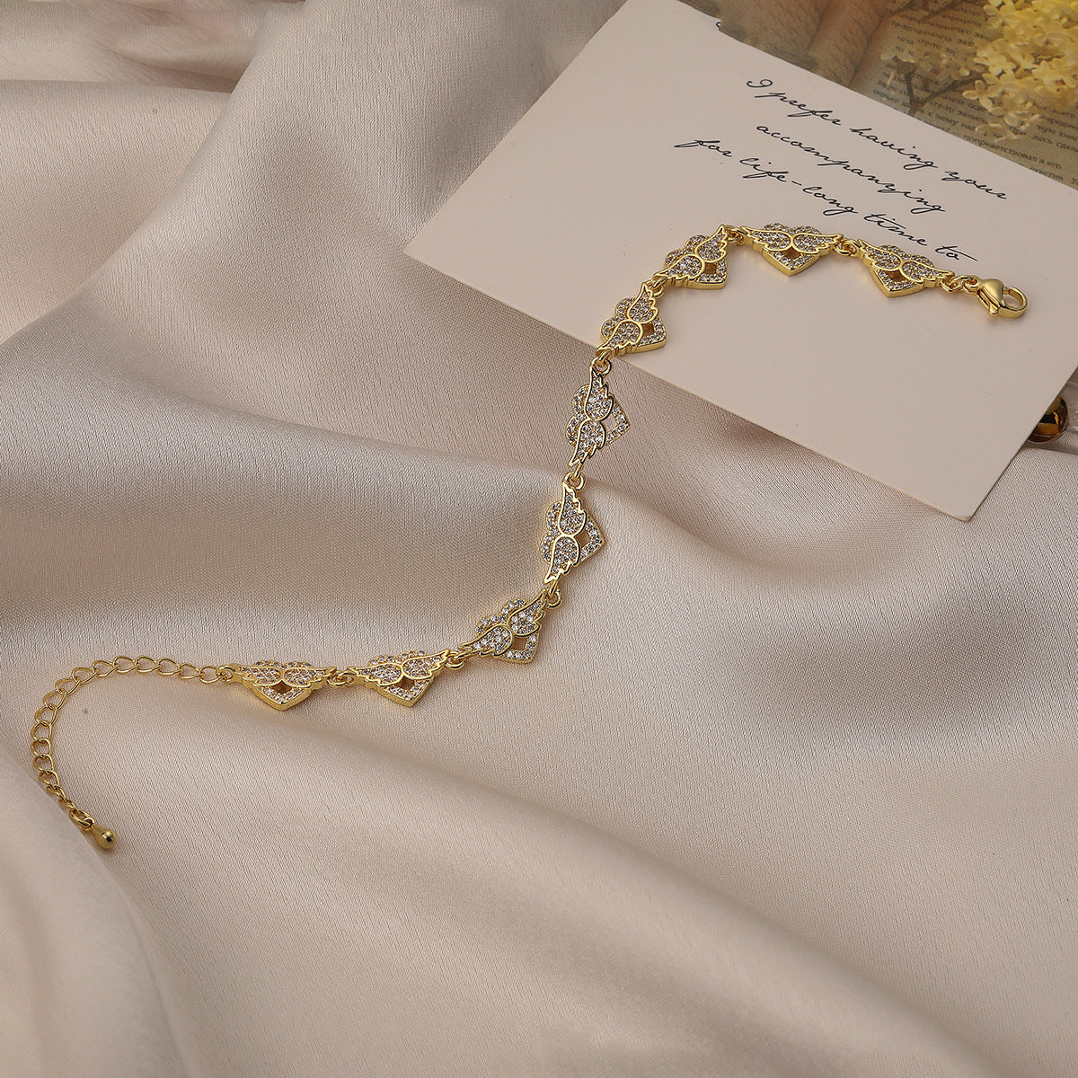 Bracciale da donna placcato in oro vero con zirconi micropavé a forma di cuore e aeroplano, alla moda