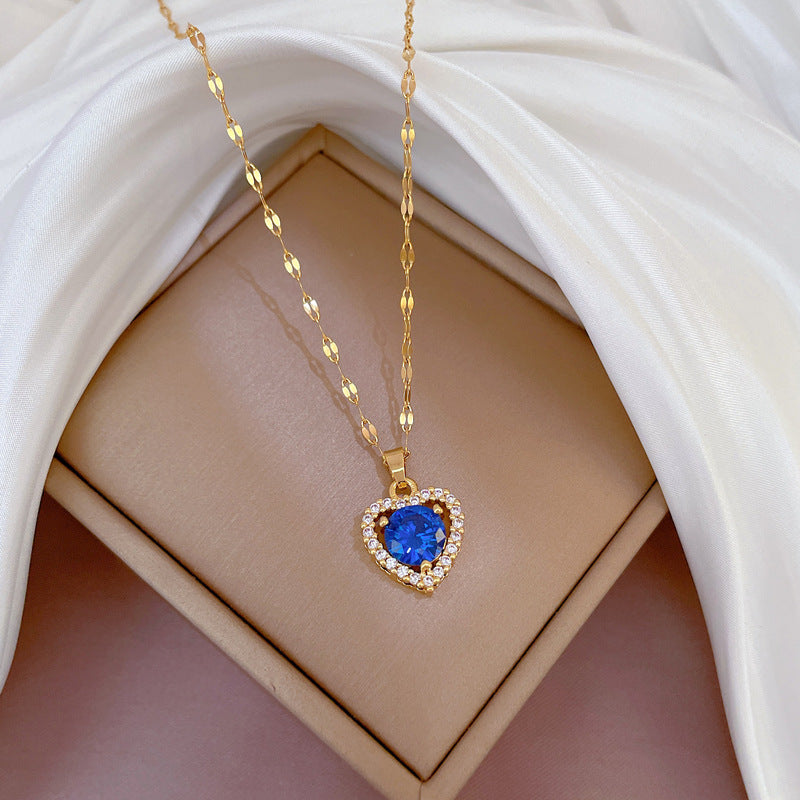 Collana in Acciaio al Titanio con Intarsi in Strass Geometrici a Cuore Dolce Minimalista di Lusso da Donna