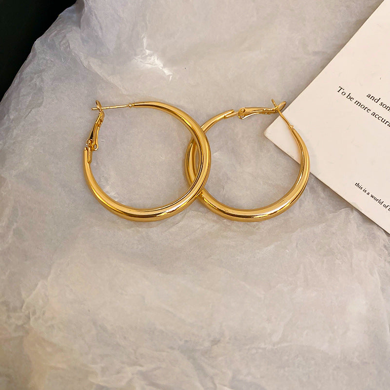 Elegantes aretes de aro geométricos minimalistas de aleación con acabado galvanizado para mujer