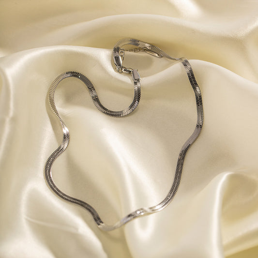 Collana a catena a serpente geometrica in acciaio inossidabile per donna con ciondolo in acciaio al titanio e finitura placcata