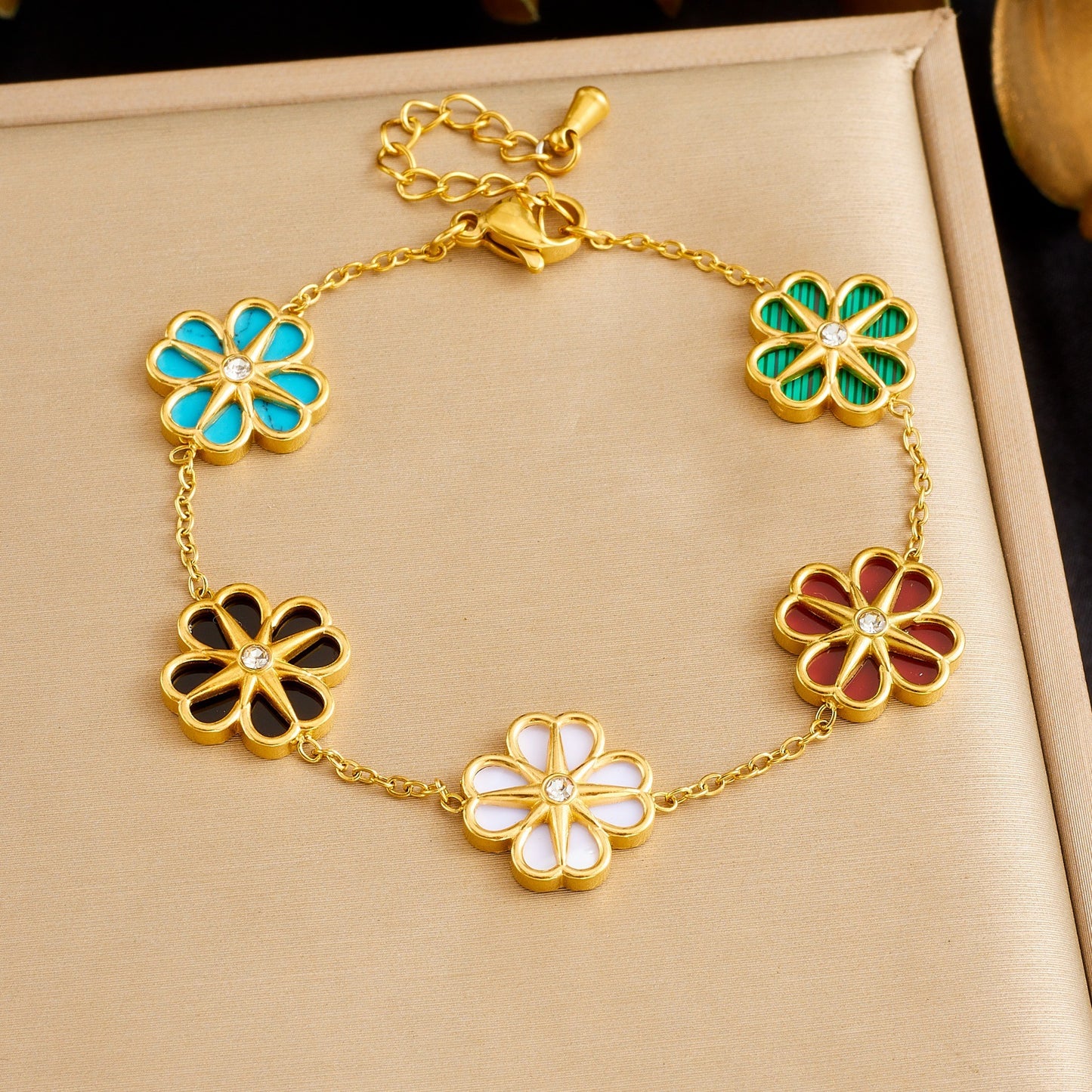 Elegant Gold Plated Stainless Steel Daisy Flower and Eight-Pointed Star Rhinestone Pendant Bracelet for Women
