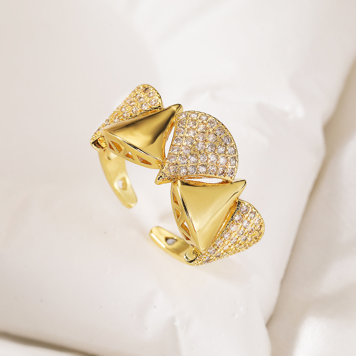 Anello Aperto Geometrico Minimalista da Donna in Rame con Placcatura in Oro 18K e Intarsio in Zirconi