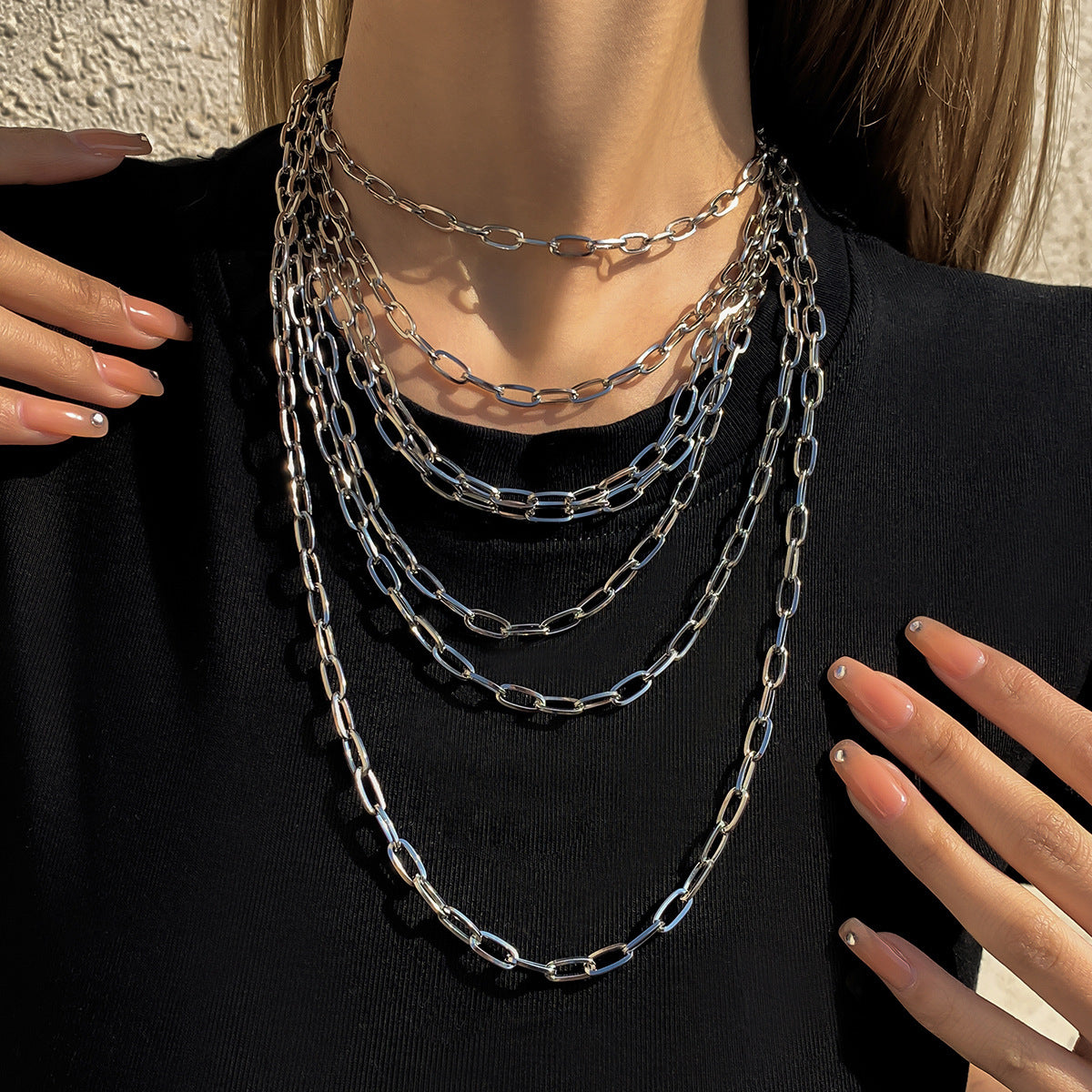 Collana Pendente Geometrica Minimalista da Donna con Catena a Croce, in Ferro Elettroplaccato, Leggera e Versatile