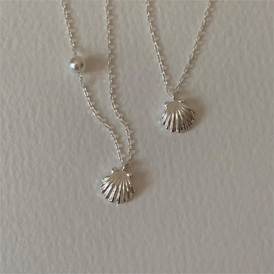 Minimalist Seashell and Pearl Necklace in 925 Sterling Silver with Gold Plating on Snake Chain for Women