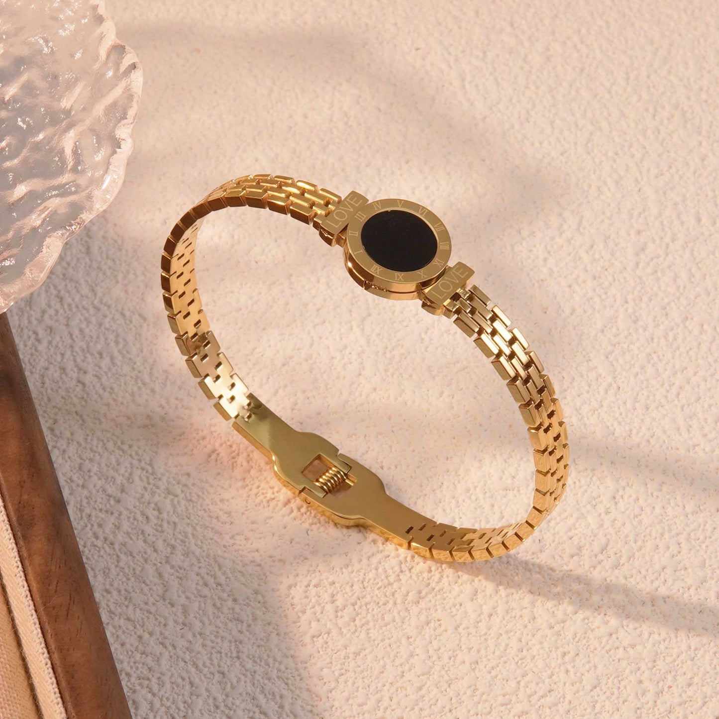 Elegant 18K Gold Plated Geometric Round Titanium Steel Bracelet