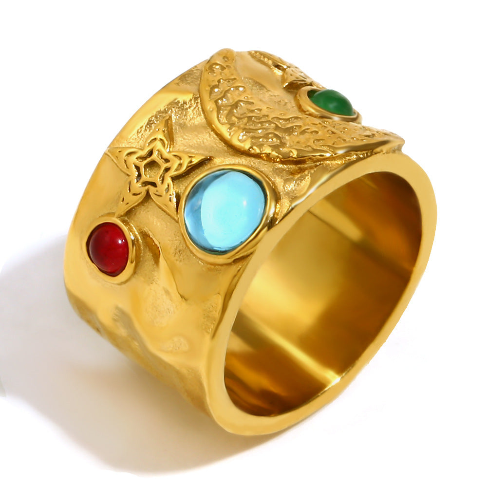 Anello da donna minimalista geometrico in acciaio inossidabile placcato oro 18 carati con dettaglio gemma in rilievo