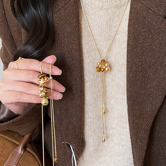 Collana da Donna Malaide con Ciondolo a Goccia in Perla Finta Elettroplaccata Stile Bohemien Vintage, Catena per Maglione con Estetica Elementi Naturali