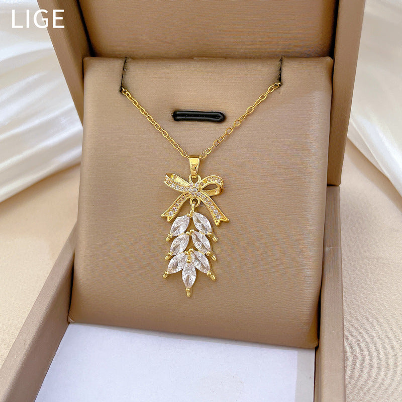 Elegante Collana Pendente con Fiocco a Farfalla e Strass in Acciaio al Titanio per Donna e Unisex