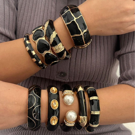 Pulsera de puño de aleación chapada con esmalte de goteo de aceite con sección de bambú ondulada vintage para mujer