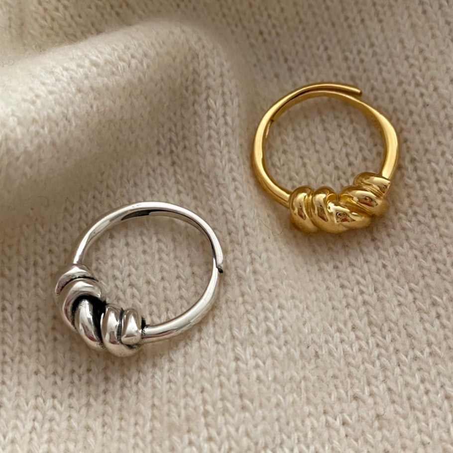 Anillo Anudado Minimalista en Plata de Ley 925 con Forma de Onda para Mujer