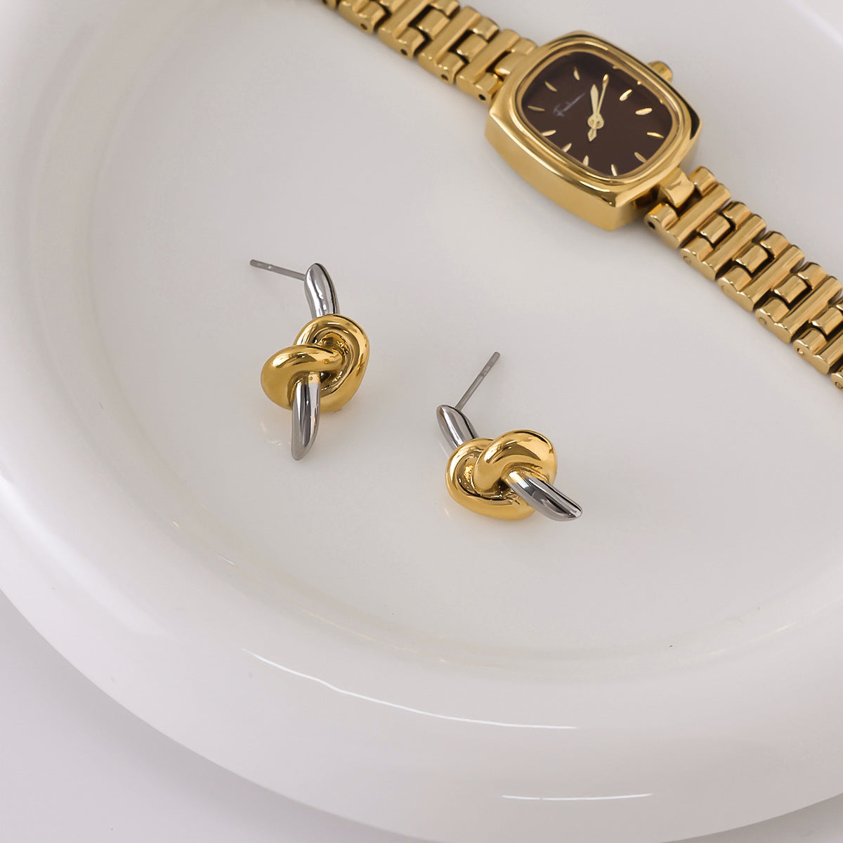 Orecchini a perno da donna in acciaio inossidabile dal design minimalista a nodo con finitura placcata e forma geometrica