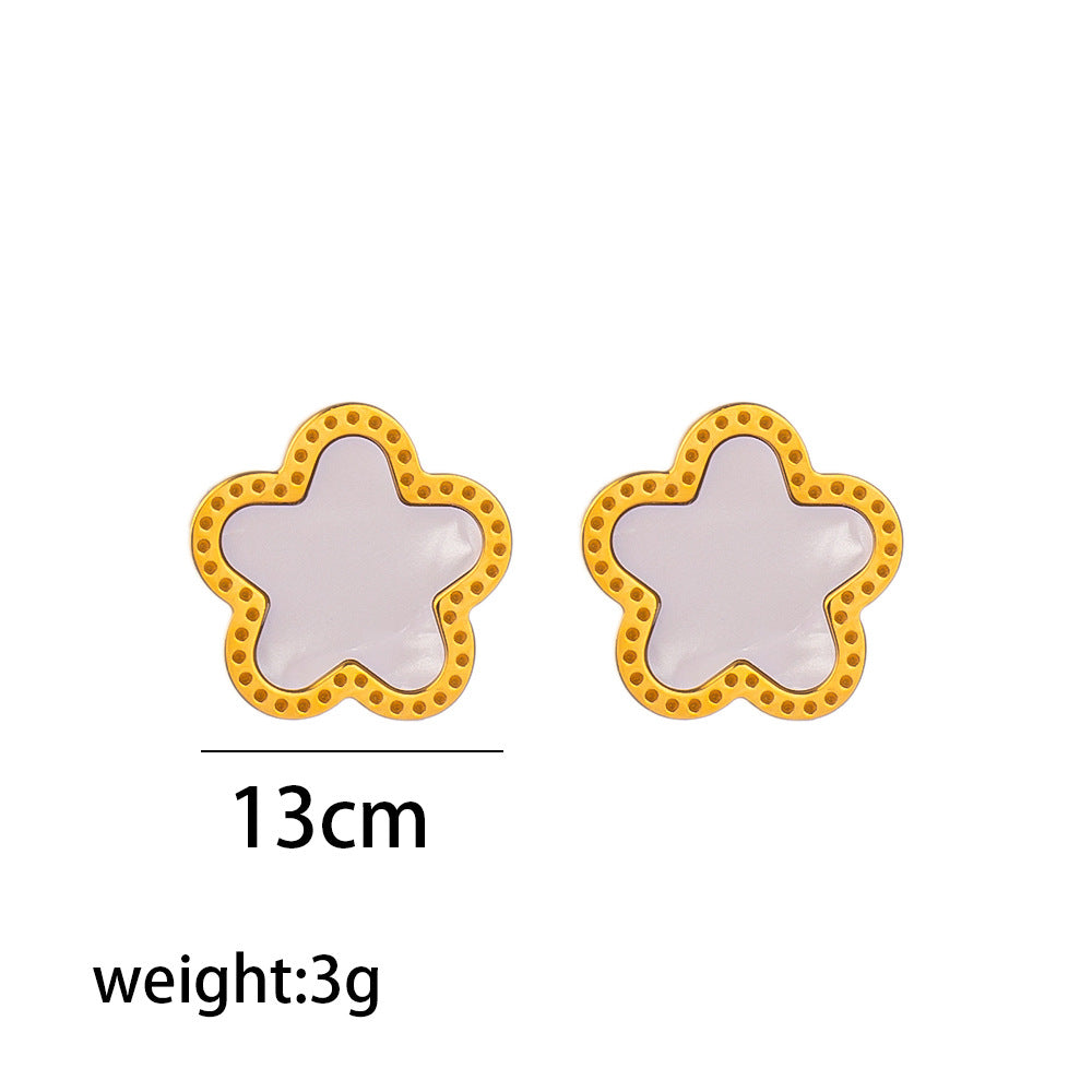 Fashionable Floral Pearlized Titanium Steel Necklace for Women with Delicate Petal Design and Vacuum Plated Finish
