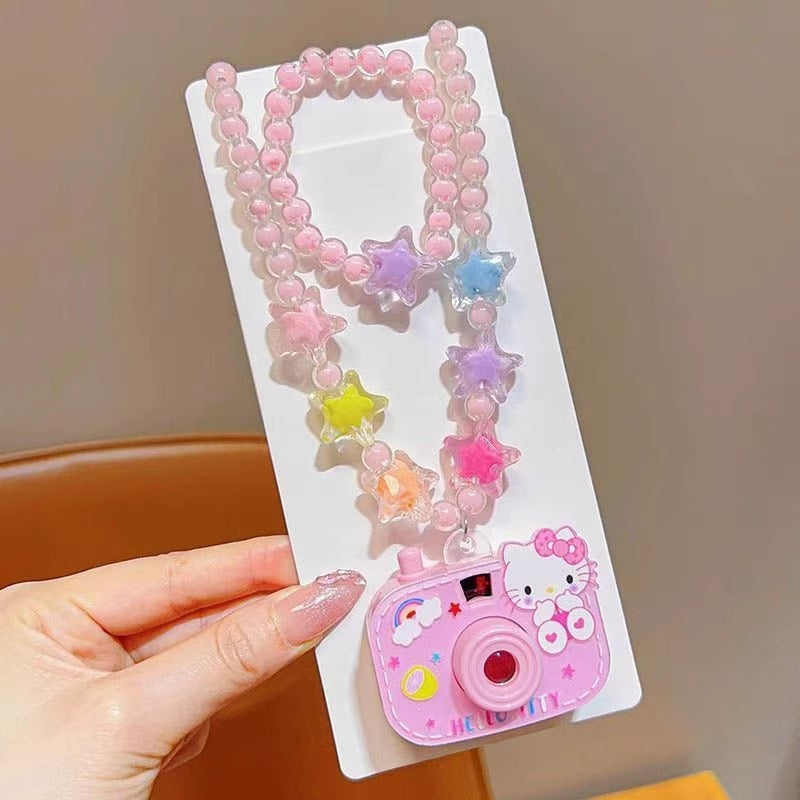 Collana con Pendente a Forma di Personaggio dei Cartoni Animati per Bambini con Fotocamera a Proiezione in Resina su Catena a Sfere, Simpatico Regalo di Compleanno per Ragazze dai 3 ai 10 Anni