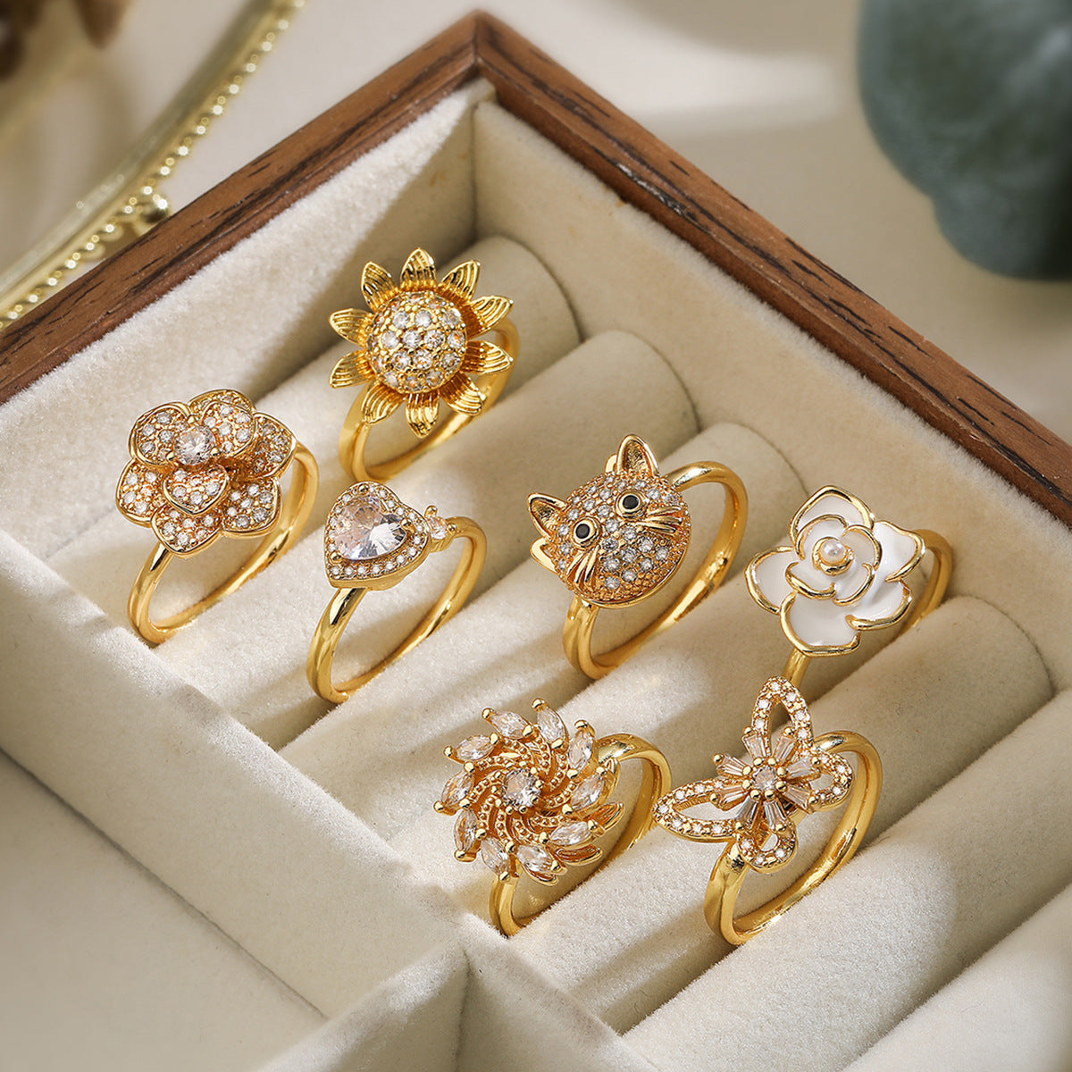 Anello in rame girevole a forma di farfalla floreale con placcatura in oro 18K e intarsio in zircone da donna, anello geometrico minimalista alla moda
