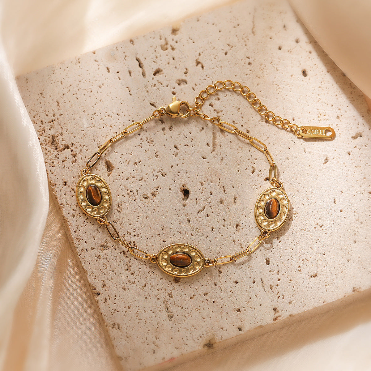 Bracciale da donna in acciaio inossidabile con design geometrico vintage, placcato oro 18K, irregolare, alla moda e versatile