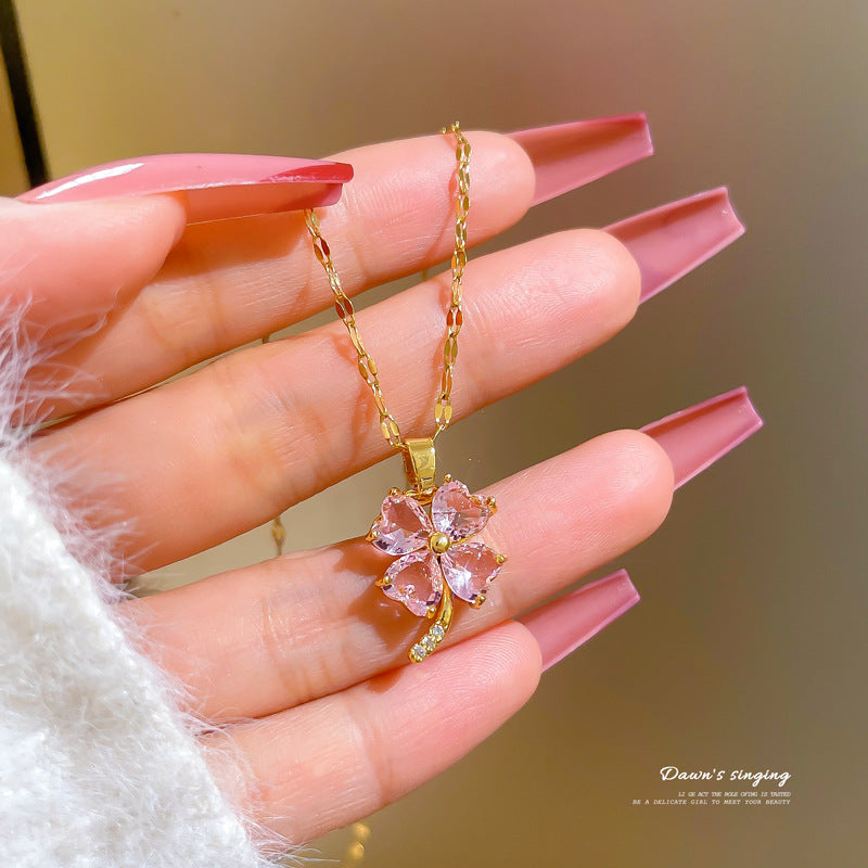 Collana Minimalista con Catena a Labbra in Acciaio al Titanio con Pendente in Rame e Intarsio di Strass