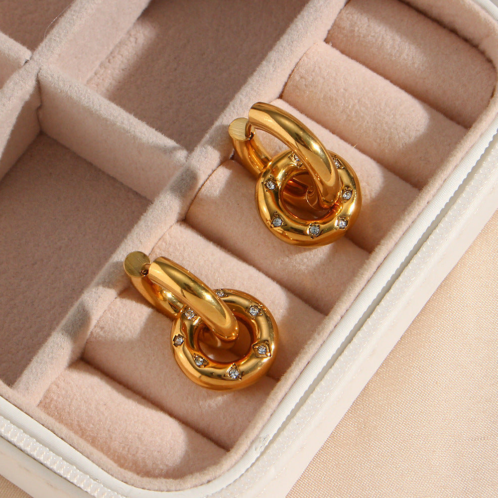 Fashionable Geometric Stainless Steel Plated 18K Gold Zircon-Detailed Donut Pendant Necklace for Women