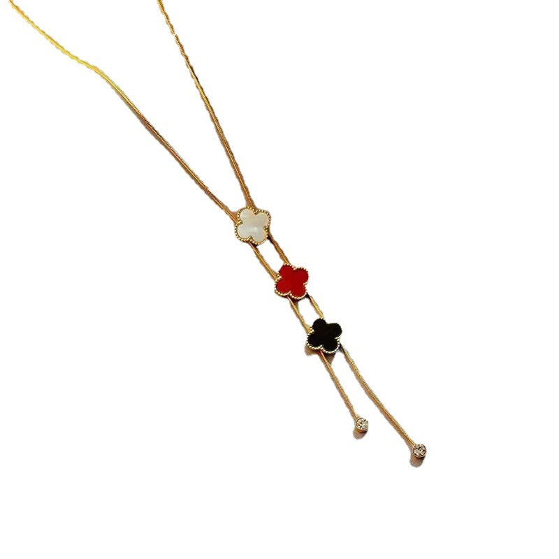 Collana da donna Minimalista Lusso con Pendente Trifoglio in Acciaio al Titanio, Finitura Placcata e Catena Snake