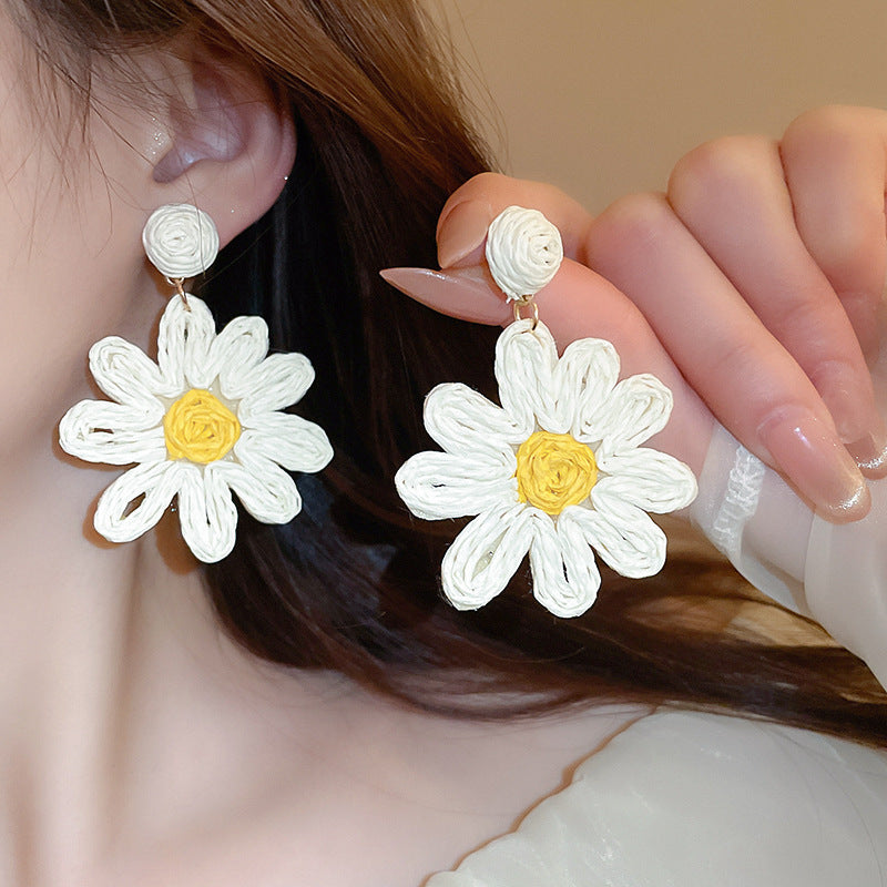 Orecchini a perno con perle e fiori delicati da donna, con perni in argento sterling 925 — Gioielli per l'orecchio freschi e dolci per primavera estate