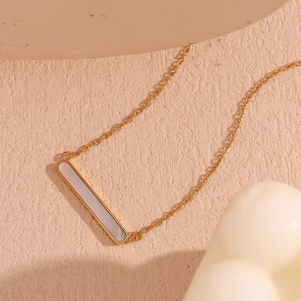 Collana da donna alla moda minimalista geometrica in acciaio inossidabile placcato oro 18 carati con pendente a barra lunga e conchiglia
