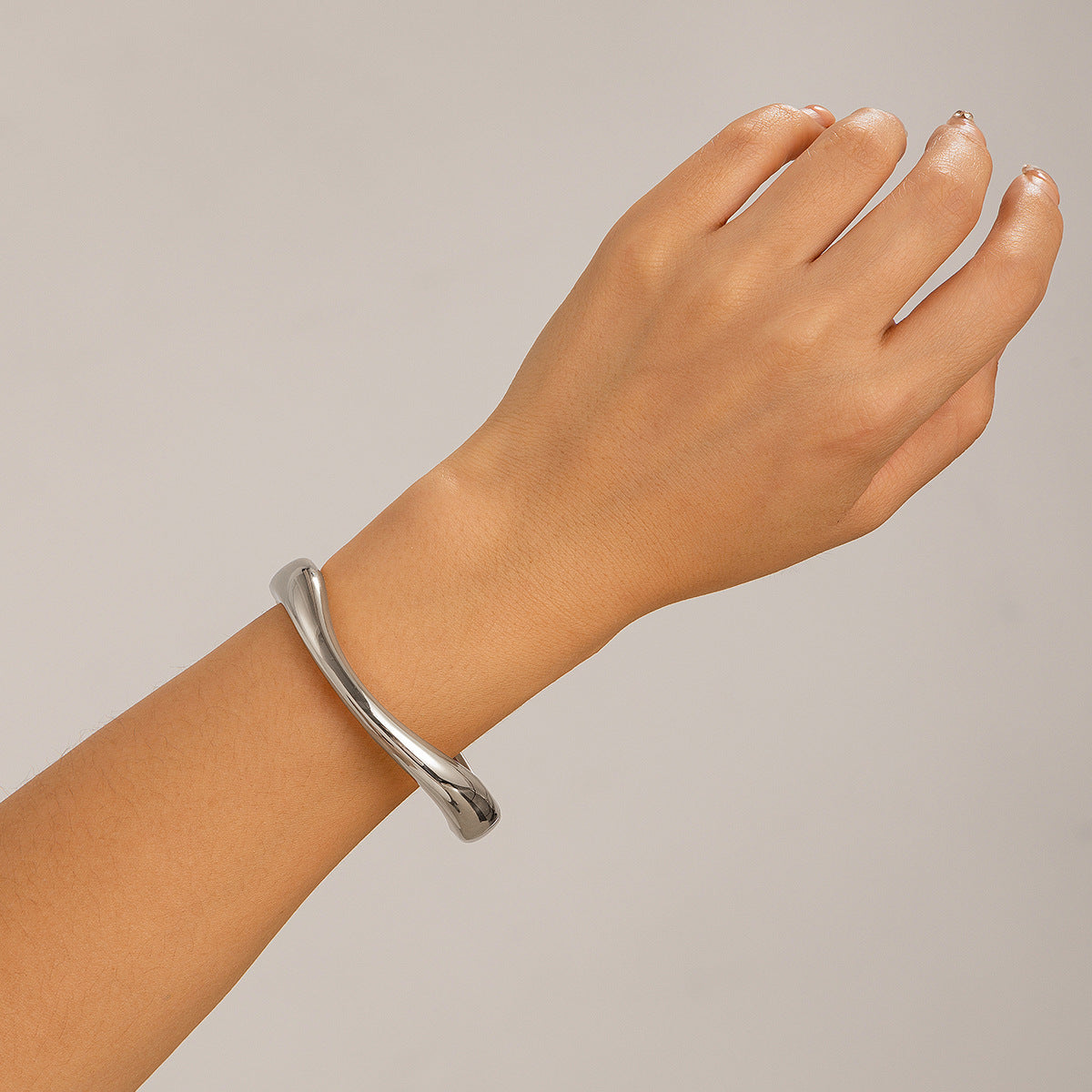 Bracciale a Polsino Irregolare Geometrico Stile Hip Hop con Perle Imitazione e Metallo Placcato