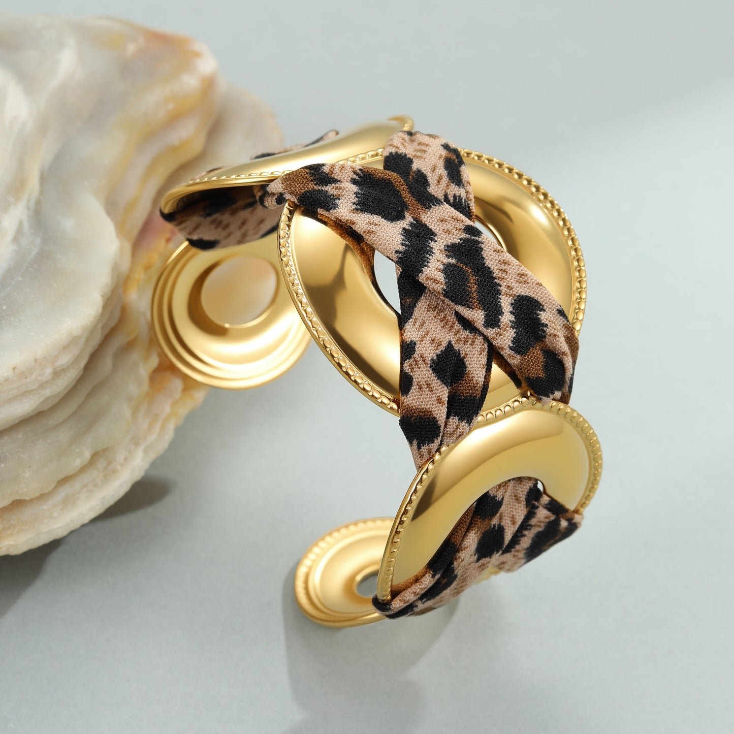 Fashionable Geometric Stainless Steel Bracelet with 18K Gold Plating Wide Cuff Statement Bracelet for Women