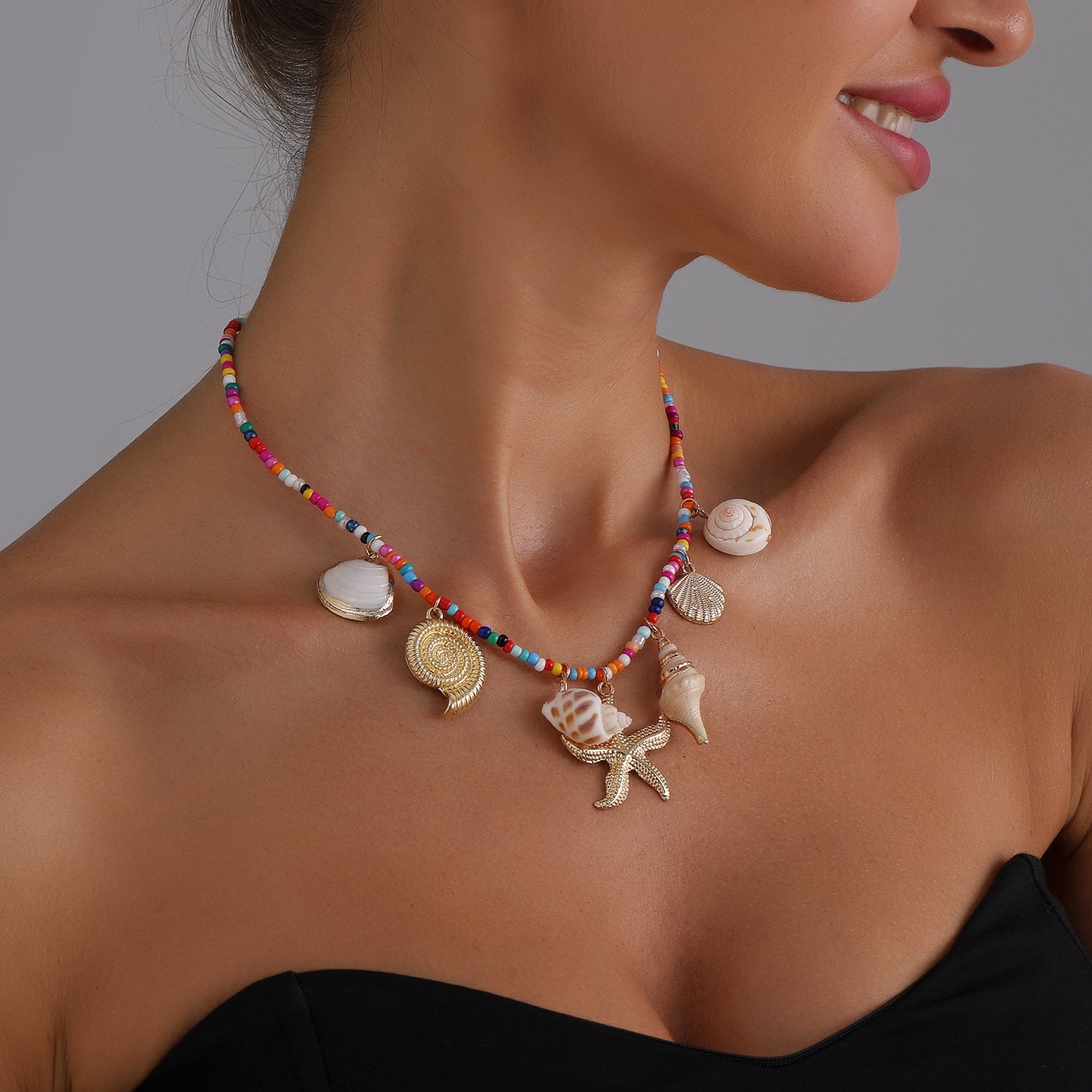 Collar estilo bohemio con temática playera con colgante de concha de forma geométrica, material de aleación con acabado chapado, cadena para clavícula de mujer