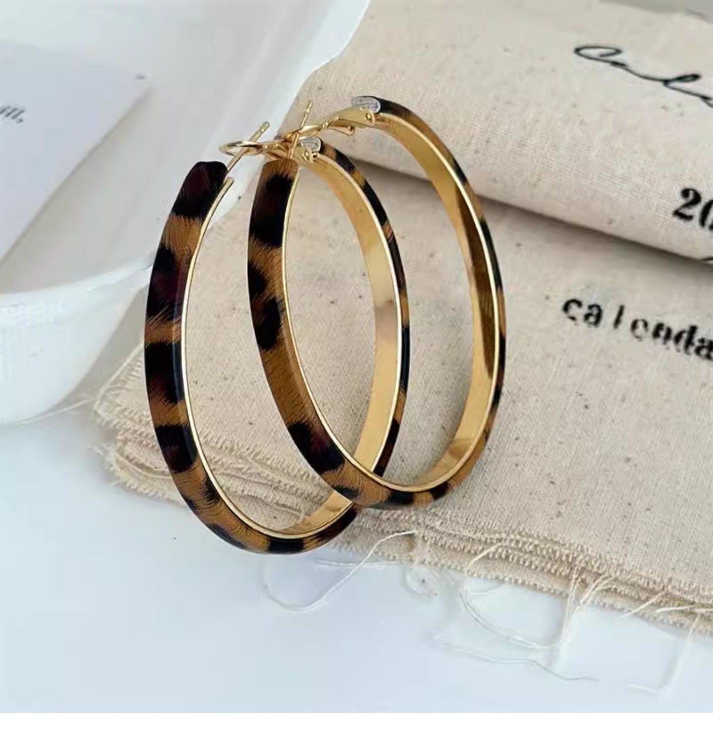 Orecchini a cerchio geometrici rotondi minimalisti da donna con base in rame placcato oro e perni in argento sterling 925, gioielli eleganti di lusso adatti all'ufficio