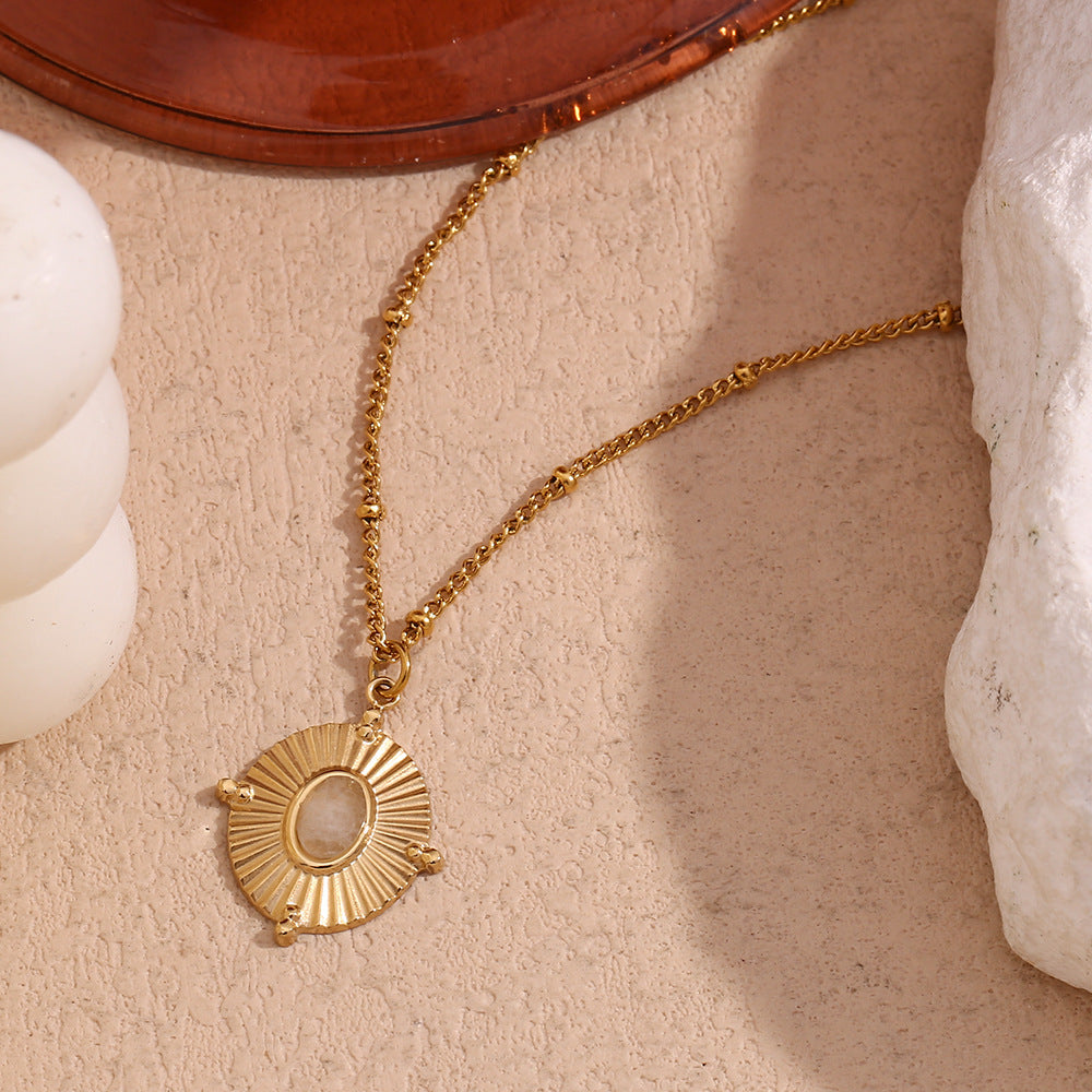 Collana con ciondolo ovale in cristallo bianco in acciaio inossidabile placcato oro 18 carati con geometria minimalista per donna