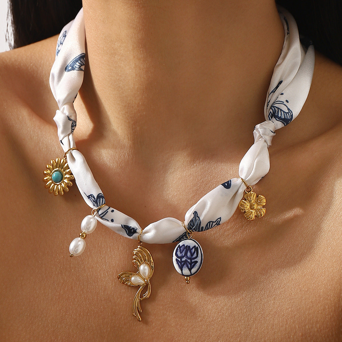 Casual Stainless Steel Flower Ceramic Pendant Necklace for Women