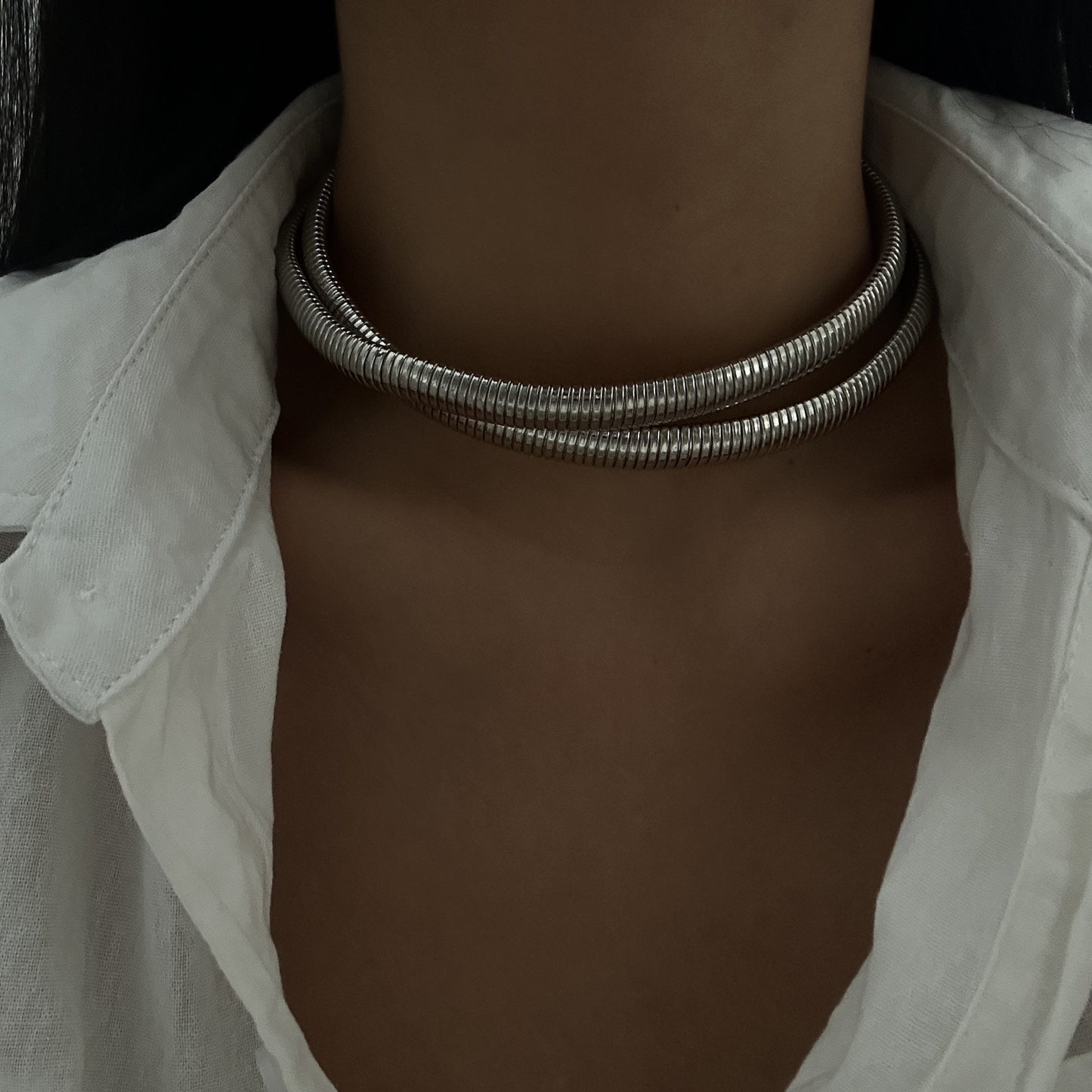 Collana girocollo da donna con catena a serpente geometrica minimalista