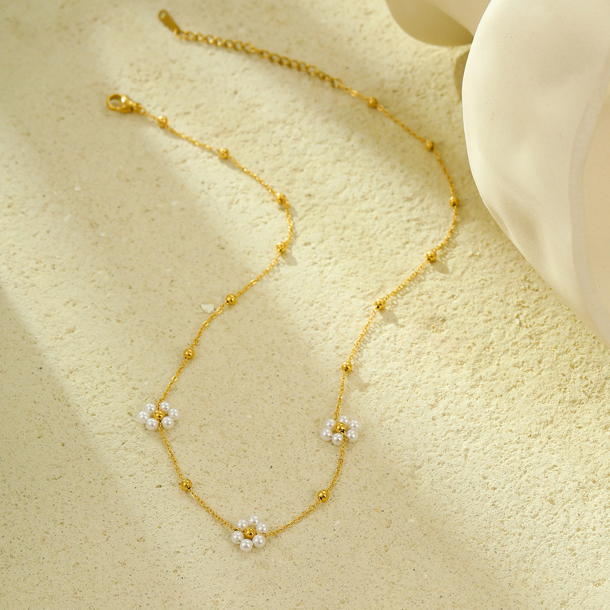 Collar con colgante de acero inoxidable en forma de flor estilo OL a la moda con detalle de borla para mujer